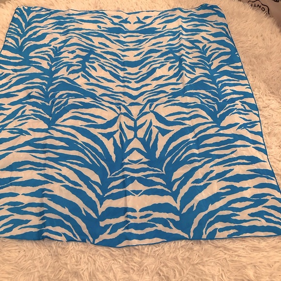 100% Silk Golden Camel Hand Printed Scarf - Picture 5 of 10